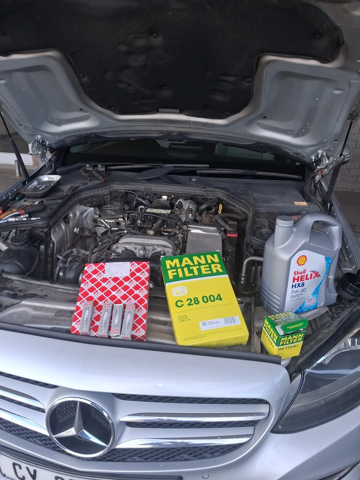 Mercedes major service with genuine MANN filter, Shell Helix oil and Febi spark plugs