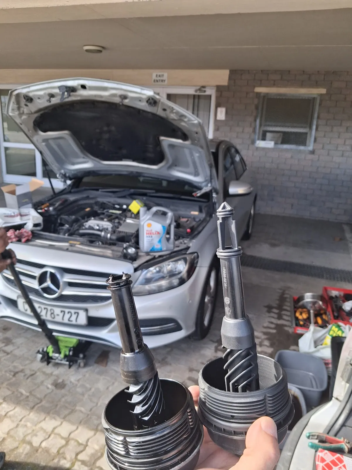 Mercedes oil and filter change on-site by Mobile Vehicle Diagnostics
